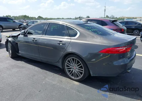 2016 Jaguar Xf 35T Prestige z USA, uszkodzony, nr VIN SAJBK4BV5GCY17171